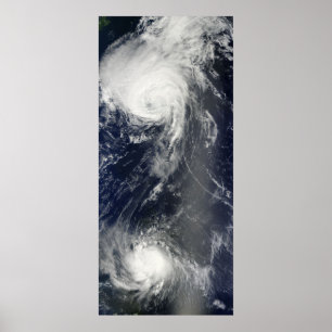 Affiche Deux tempêtes puissantes enjambent l'Océan