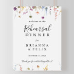 Affiche Dîner classique de répétition sauvage colorée Bien<br><div class="desc">Ce panneau d'accueil classique et coloré de la répétition sauvage est parfait pour une répétition mariage rustique. Le design présente des fleurs sauvages jaunes,  violettes et blanches avec du feuillage dans un arrière - plan rose et vert aquarelle.</div>