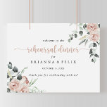 Affiche Dîner de répétition horizontale Dusty Rose<br><div class="desc">Ce panneau d'accueil pour le dîner de répétition horizontale et poussiéreuse rose est parfait pour une répétition mariage rustique. Le design est composé d'élégantes aquarelles rose roux et de feuillage vert,  soigneusement assemblés en de beaux bouquets.</div>
