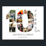 Affiche dix ans ensemble Mariage Anniversaire 18 Photo<br><div class="desc">Célébrez dix ans d'amour et de souvenirs avec ce "10 ans ensemble" 18-photo collage mariage anniversaire design par The Arty Apples. Capturez vos moments préférés des deux dernières années dans ce collage photo magnifiquement arrangé, parfait pour l'affichage à la maison ou le don à votre partenaire. Cette tenue d’anniversaire unique...</div>
