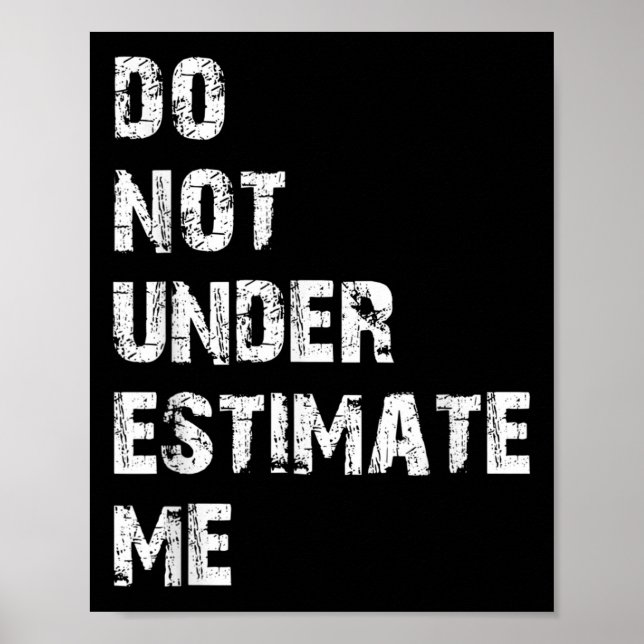 Affiche Don't Underestimate Me Funny Quote Gift  (Devant)