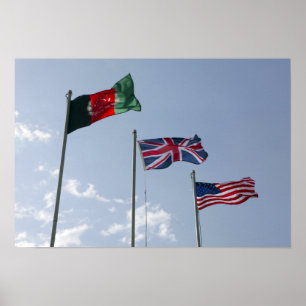 Affiche Drapeau du Royaume-Uni entre les drapeaux afghans 