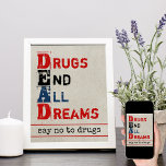 Affiche Drogue mettre fin à tous les rêves déçus Dire Non<br><div class="desc">Dites non à l'affiche drogue. Le message anti-drogue dans la typographie en détresse lit DEAD .. Les Drogues Mettent Fin À Tous Les Rêves. Sous l'acronyme, on peut lire "dire non aux drogues". Le design est d'un arrière - plan naturel rustique et de lettres audacieuses en rouge, noir et bleu....</div>