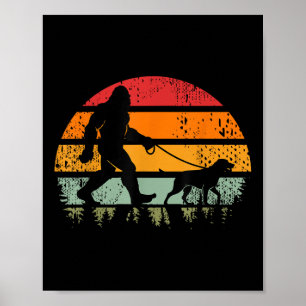 Affiche Drôle Bigfoot promenant son chien Labrador Retriev
