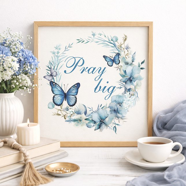 Affiche Dusty Blue White Floral Pray Big Home Decor (Dusty blue floral and navy blue butterflies Christian "Pray Big" poster/wall art)