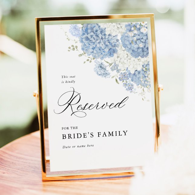 Affiche Dusty Blue White Floral Reserved Sign 5x7 (Dusty blue white floral reserved wedding sign, bride family, hydrangea watercolor, outdoor)