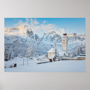 Affiche Église couverte de neige avec fond de montagne