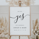 Affiche Élégant Script Elle A Dit Oui Fiançailles Célébrat<br><div class="desc">Budget Elle A Dit Oui Affiche De Célébration Fiançailles</div>