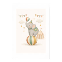 Éléphant fantaisiste sur une balle