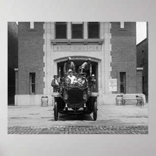 Affiche Équipe de camion de pompiers à la caserne, 1925. P