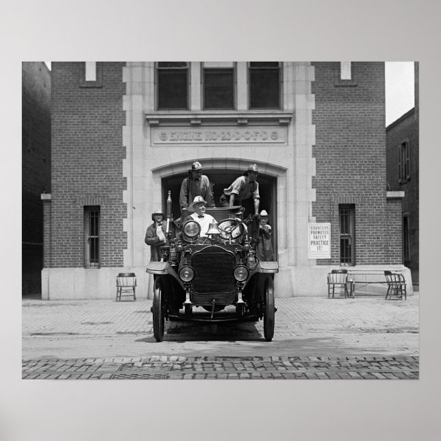 Affiche Équipe de camion de pompiers à la caserne, 1925. P (Devant)