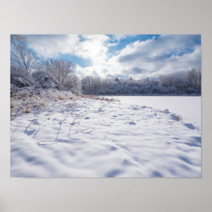Affiche Étang couvert de neige et forêts à Salem Hills
