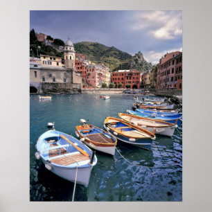 Affiche Europe, Italie, Vernazza. Bateaux aux couleurs viv