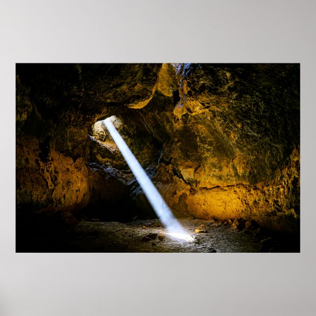 Affiche Faisceau De Soleil À Travers Un Tube De Lave (Devant)
