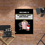 Affiche Famille Home Théâtre Nom personnalisé sans cadre<br><div class="desc">Cette affiche mignonne est l'ajout parfait à n'importe quel home-cinéma. Il comprend une bobine de film, pop-corn, soda et un cadre de film personnalisé sur un arrière - plan noir. Personnalisez facilement le film marquee avec un nom ou un autre texte. Ce poster sans cadre est disponible en grande variété...</div>