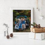 Affiche Famille Vacances d'hiver Photo personnalisée<br><div class="desc">L'impression photo de vacances peut être customisée pour afficher un souvenir de Noël ou de saison d'hiver préféré en famille! Mettez à jour votre décor saisonnier avec une photo pour chaque saison. Éteignez simplement les empreintes de votre cadre mural pour une mise à jour de la décoration. Crédit photo :...</div>