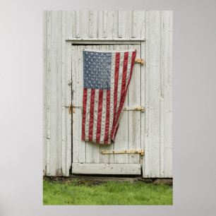 Affiche Farms   White Barn Door With American Flag