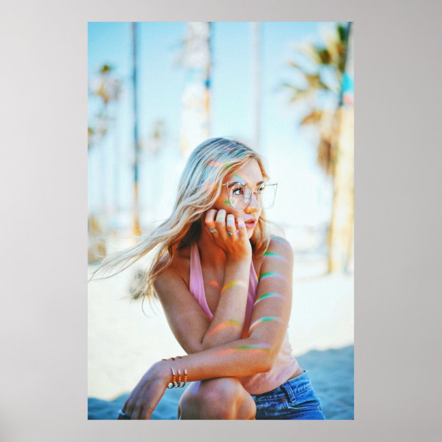 Affiche Femme agitant ses cheveux par le vent (Devant)