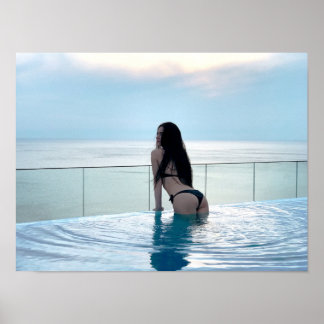Affiche Femme en bikini noir à la piscine à débordement vu