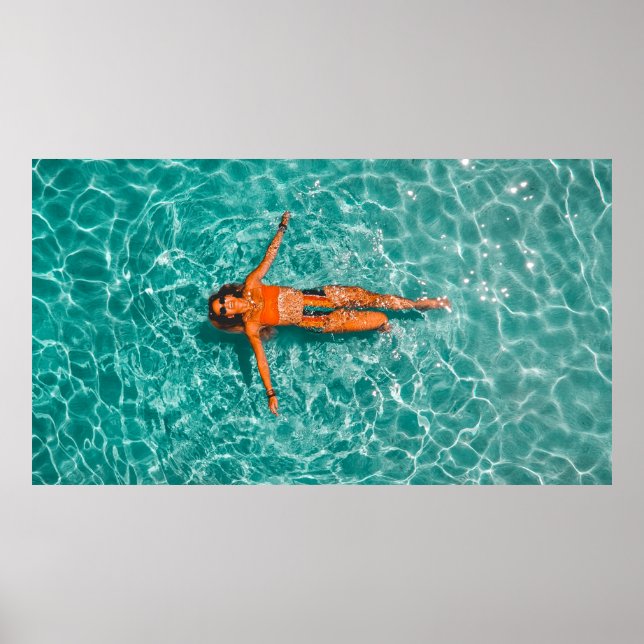 Affiche Femme nageant seule dans le plan d'eau (Devant)