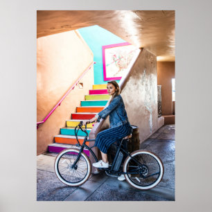 Affiche Femme portant veste et shorts en denim bleu