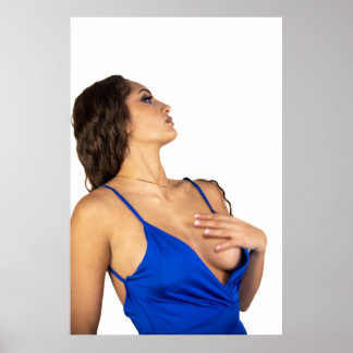 Affiche Femme posant en robe bleue montrant de la confianc