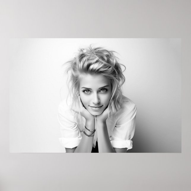 Affiche Femme souriante avec la tête dans les mains photo  (Devant)