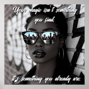 Affiche Femme superbe en ville avec des lunettes de soleil
