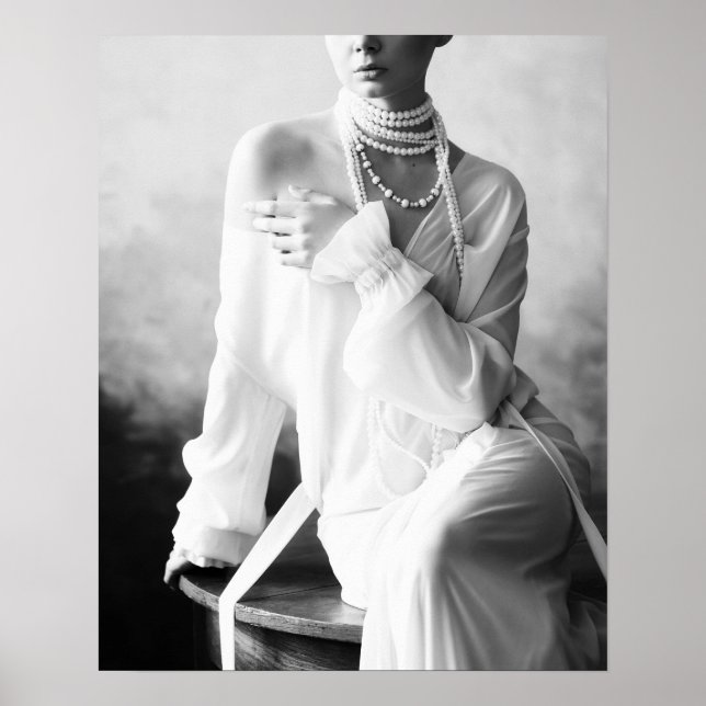 Affiche Femme vintage noire et blanche avec perles (Devant)