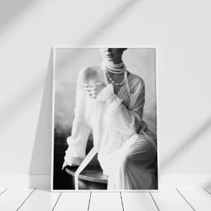 Affiche Femme vintage noire et blanche avec perles