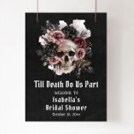 Affiche Fête des mariées du crâne floral d'Halloween noir<br><div class="desc">Bienvenue à vos invités avec une élégance éffrayante grâce à notre Poster de bienvenue de la Fête des mariées de crâne Florale Halloween noir! Ce design saisissant présente un crâne magnifiquement détaillé entouré de fleurs gothiques foncées contre un arrière - plan noir, créant un mélange parfait d'émerveillement et d'élégance. Idéal...</div>