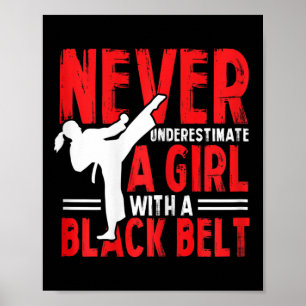 Affiche Fille de karaté féminine N'estimez jamais une fill