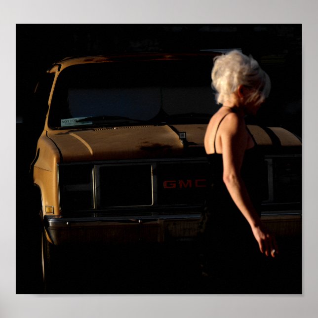 Affiche Fille Marchant Par Vieux Camion GMC (Devant)