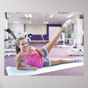 Affiche Fille s'exerçant dans le gymnase