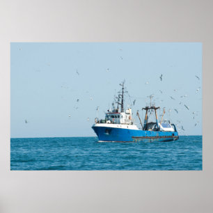 Affiche Fishing vessel comes back to the port