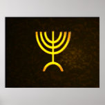 Affiche Flamme de Menorah<br><div class="desc">Un rendu numérique de la menorah juive à sept branches (hébreu : מְ וֹ נ רָ ‎). La menorah à sept branches, utilisée dans le sanctuaire portatif mis en place par Moïse dans le désert et plus tard dans le Temple de Jérusalem, est un symbole du judaïsme depuis des temps...</div>
