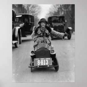 Affiche Flapper au volant d'une voiture à pédales, 1924. P