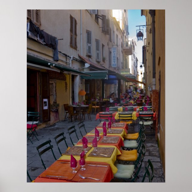Affiche France, Corse. Tables de cafés aménagées en étroit (Devant)
