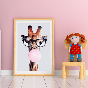 AFFICHE GIRAFFE PORTANT DES VERRES SOUFFRANT UN BUBBLEGUM