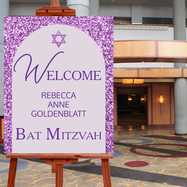 Affiche Glam Purple Elegant Chic Bat mitzvah Bienvenue (Welcome your Bat Mitzvah party guests with this purple faux glitter sign)