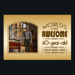 Affiche Gold 60th Birthday Meilleur cadre photo personnali<br><div class="desc">Célébrez l'anniversaire marquant de votre personne âgée préférée avec ce cadeau classe qui leur rappelle à quel point ils sont fabuleux. Des lignes épurées et des tons bruns, or et crème composent ce cadre simple mais élégant qui peut être customisé avec votre photo préférée, les noms, les initiales ou d'autres...</div>