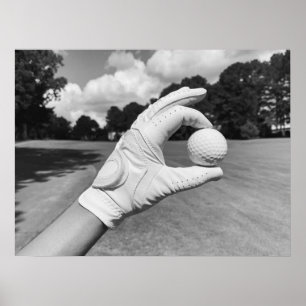 Affiche Golf Glove Holding Ball sur Fairway