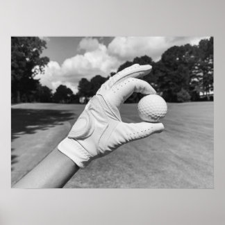 Affiche Golf Glove Holding Ball sur Fairway