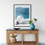 Affiche Grèce Santorin Paysage et Vase<br><div class="desc">Grèce Santorin Paysage et Vase Poster. Cette belle affiche de plage bleue et blanche est idéale pour créer un décor de maison d'été dans votre maison ou bureau.</div>