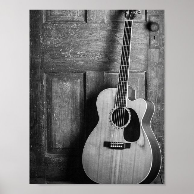 Affiche Guitare penchée contre porte en noir et blanc (Devant)