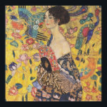 Affiche Gustav Klimt - Femme fan<br><div class="desc">Belle peinture de femme avec ventilateur de Gustav Klimt de 1918. Des cadeaux Klimt et des impressions d'art de haute qualité.</div>
