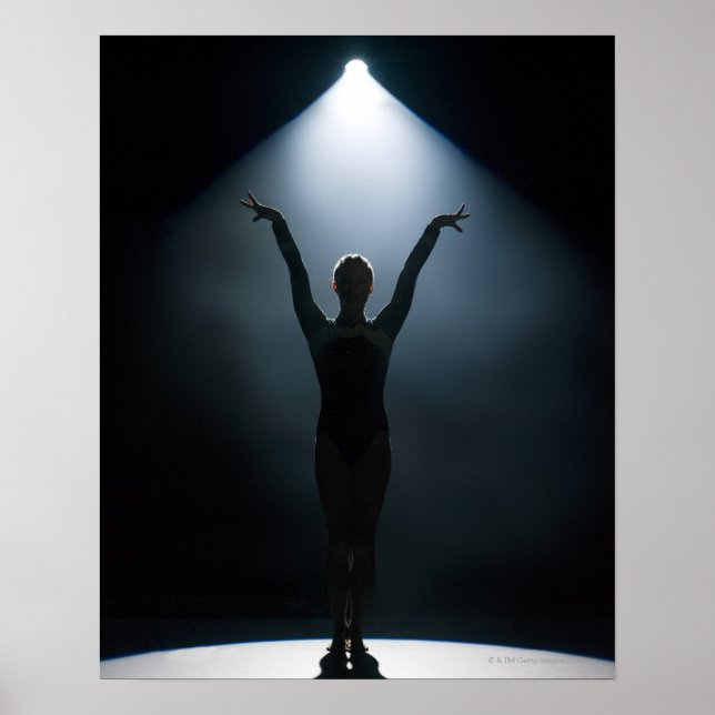 Affiche Gymnaste féminine jouant sous les projecteurs, stu (Devant)