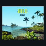Affiche Hilo Big Island Hawaii Beach Vintage<br><div class="desc">Affichez le littoral déchiqueté de la roche volcanique et les palmiers de Hilo sur l'île Big à Hawaii,  aux États-Unis sur une affiche dans votre maison en souvenir de l'un des plus grands sites d'Amérique!</div>