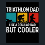 Affiche Hommes Triathlon Papa Comme Un Père Régulier Mais<br><div class="desc">Hommes Triathlon Papa Comme Un Père Régulier Mais Glacière Drôle Cadeau Triathlète Triathlon. Un cadeau parfait pour votre père, maman, papa, hommes, femmes, amis et membres de la famille le jour de Thanksgiving, Noël, Fête des mères, Fête des pères, 4 juillet, 1776 Jour indépendant, Fête des anciens combattants, Fête de...</div>