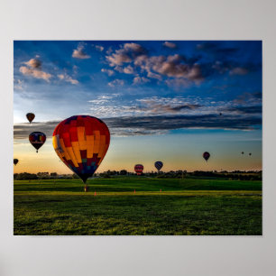 Affiche Hot Air Balloon Festival dans un beau ciel nuageux